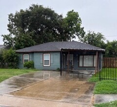 Building Photo - 3902 Alsace St