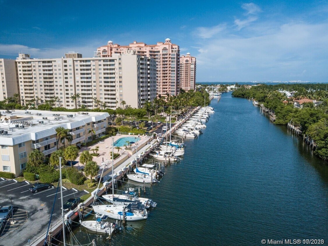 Foto principal - 100 Edgewater Dr