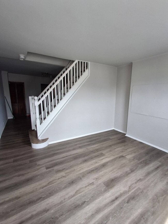 Building Photo - Charming row home in Norristown, voucher h...