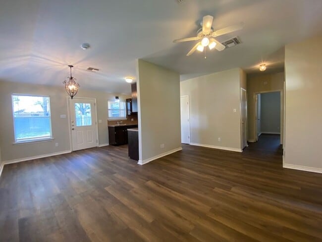 Building Photo - CHARMING SINGLE-STORY HOME IN CALALLEN ISD!