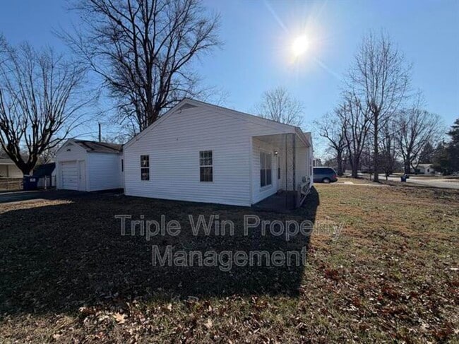 Building Photo - 300 Brackleigh Ln