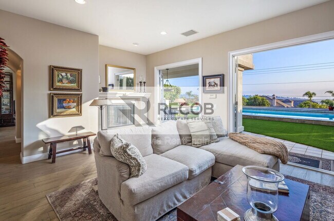 Foto del edificio - 3335 Caminito Daniella