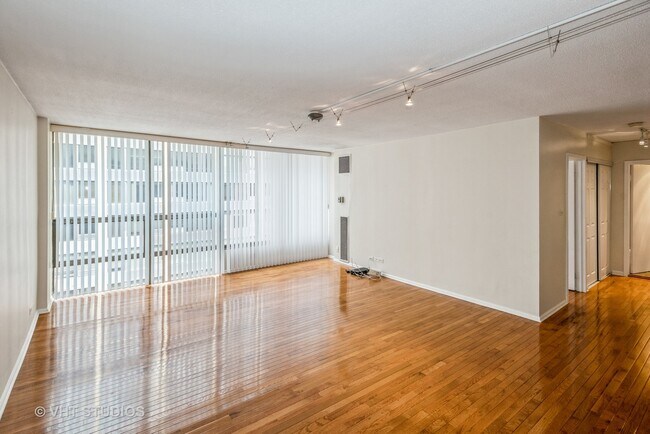 Building Photo - 230 E Ontario St