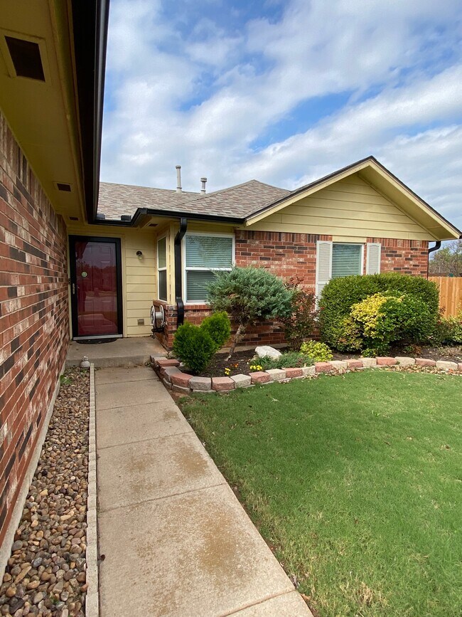 Building Photo - 6117 Westlane