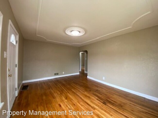 Building Photo - 3 br, 2 bath House - 1002 Oak St