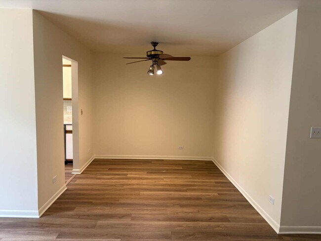 Foto del edificio - 321 Charlotte Ct