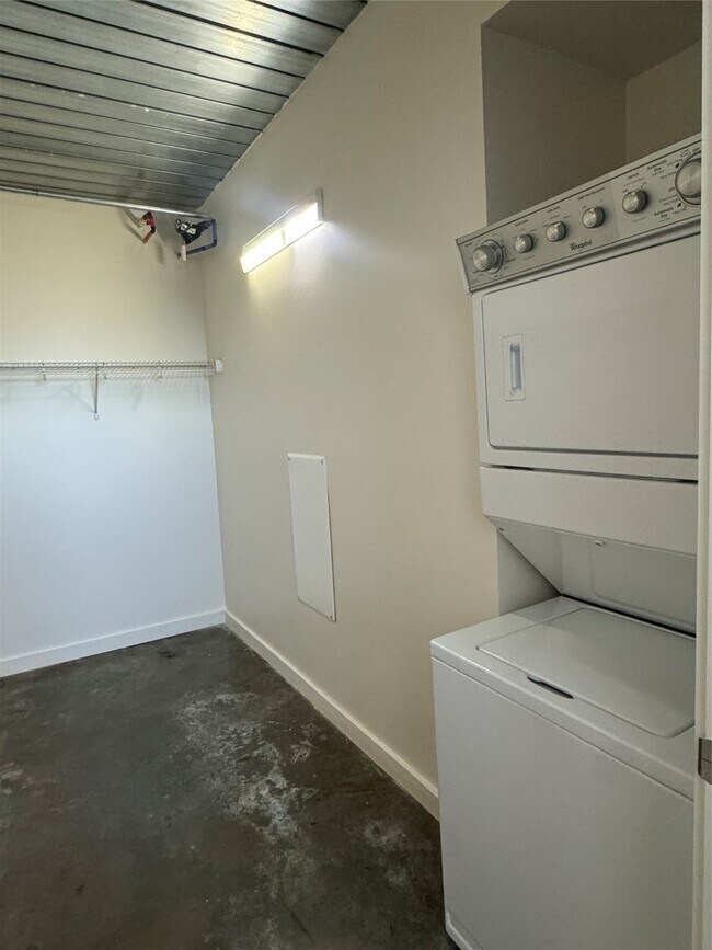 Foto del edificio - 3550 Main St