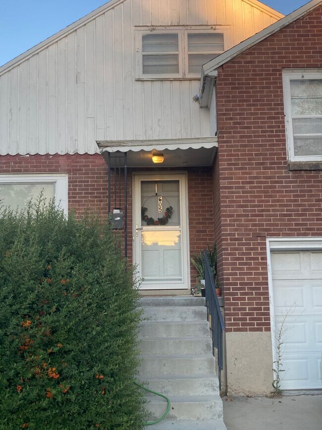 Building Photo - 1316 E 600 S