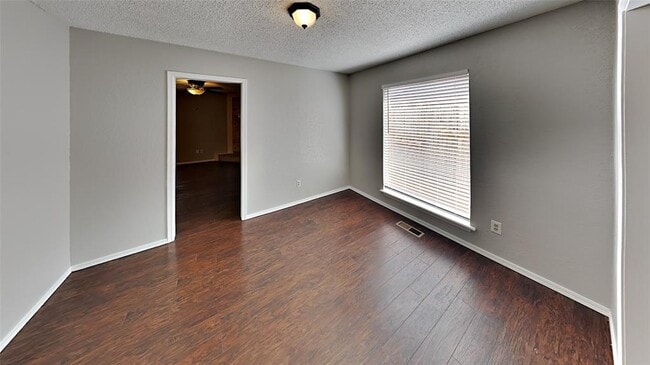 Foto del edificio - 10020 S Ross Ave