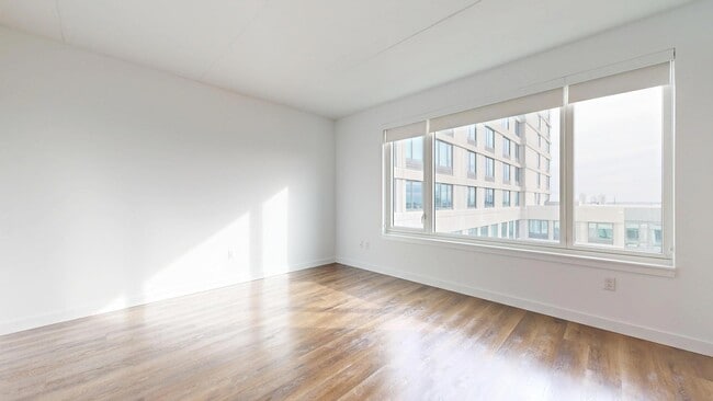 Interior Photo - Broadridge