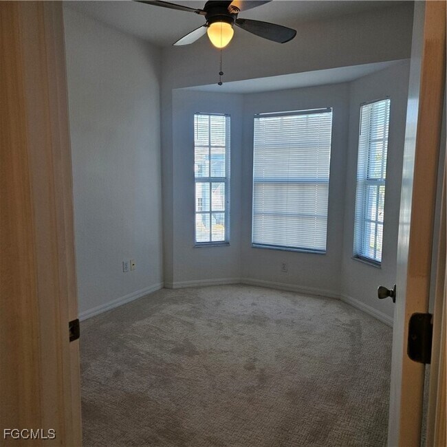 Foto del edificio - 8546 Bernwood Cove Loop