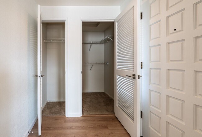 Building Photo - 2bd/1.75ba Kirkland Condo
