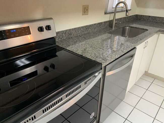 Foto del edificio - 475 NW 85th Ct