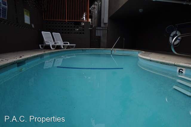 Building Photo - 2 br, 2 bath Apartment - 6512 Woodman Aven...
