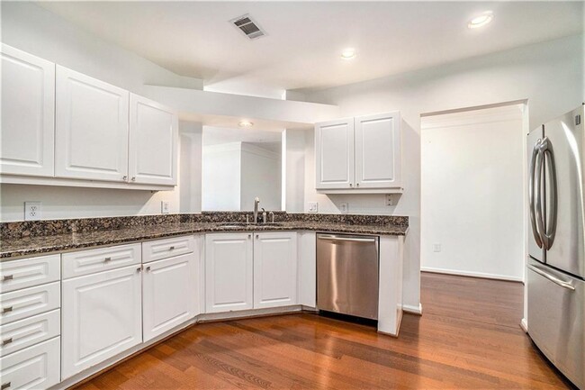 Foto del edificio - 3334 Peachtree Rd NE
