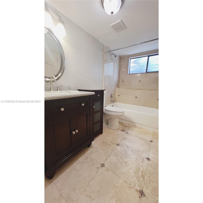 Building Photo - 1000 Winderley Pl
