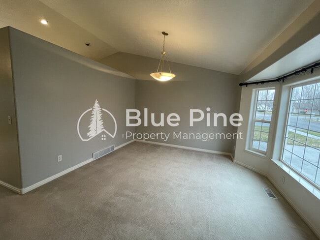 Building Photo - 3863 Ridgeview Cir