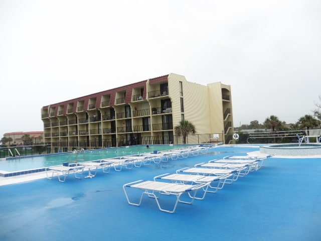 Building Photo - Updated 1 Bed 1 Bath Condo Across A1A from Ocean in Daytona w Community Pool!