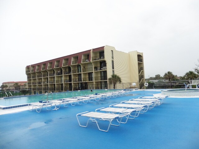 Foto del edificio - Updated 1 Bed 1 Bath Condo Across A1A from Ocean in Daytona w Community Pool!