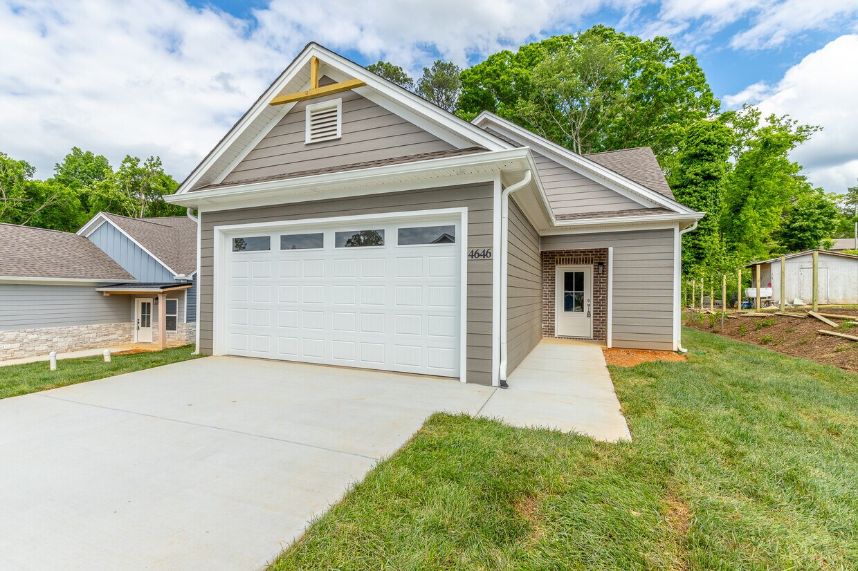 Foto principal - 4646 Heiskell Dr
