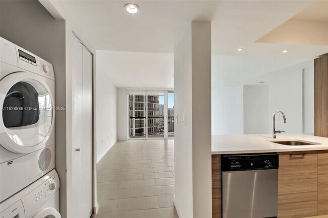 Foto del edificio - 1756 N Bayshore Dr