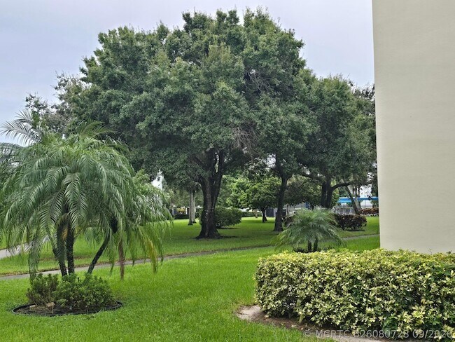 Foto del edificio - 2901 Victoria Cir