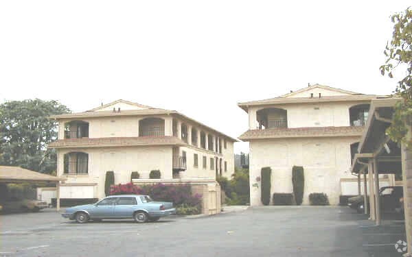 Building Photo - Willow Tree Apartments