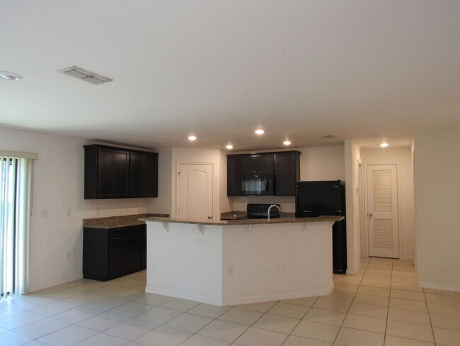 Building Photo - BEAUTIFUL 3 BEDROOM, 2 BATHS SINGLE FAMILY...