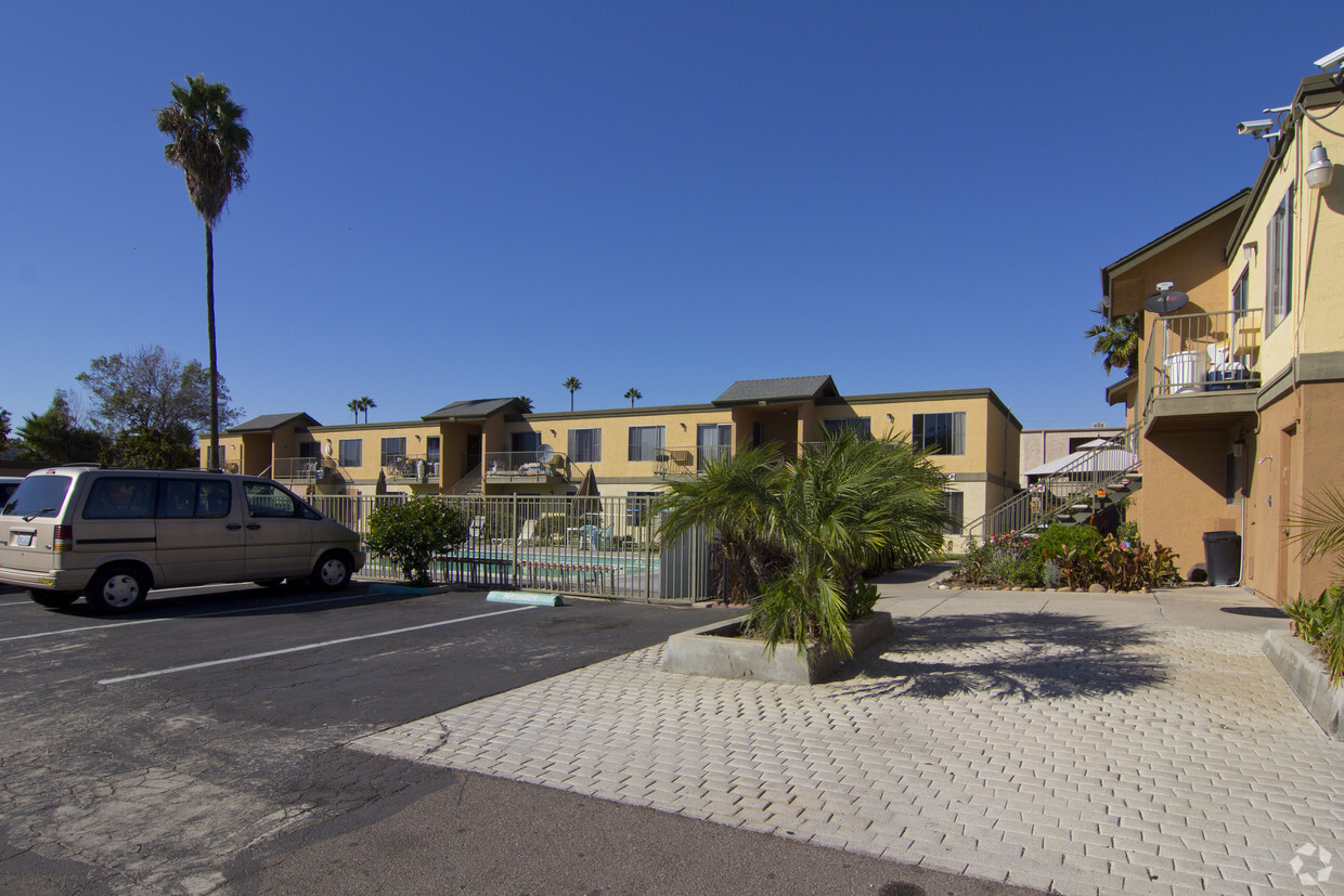 Building Photo - Torrey Apartments