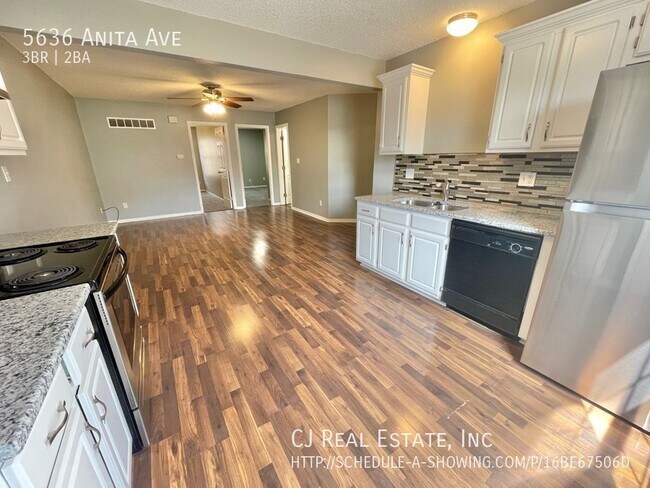 Foto del edificio - 5636 NW Anita Ave
