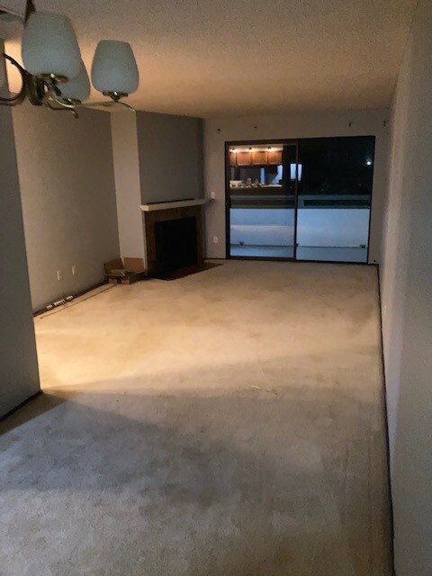 Sala de estar con chimenea - 40425 Chapel Way