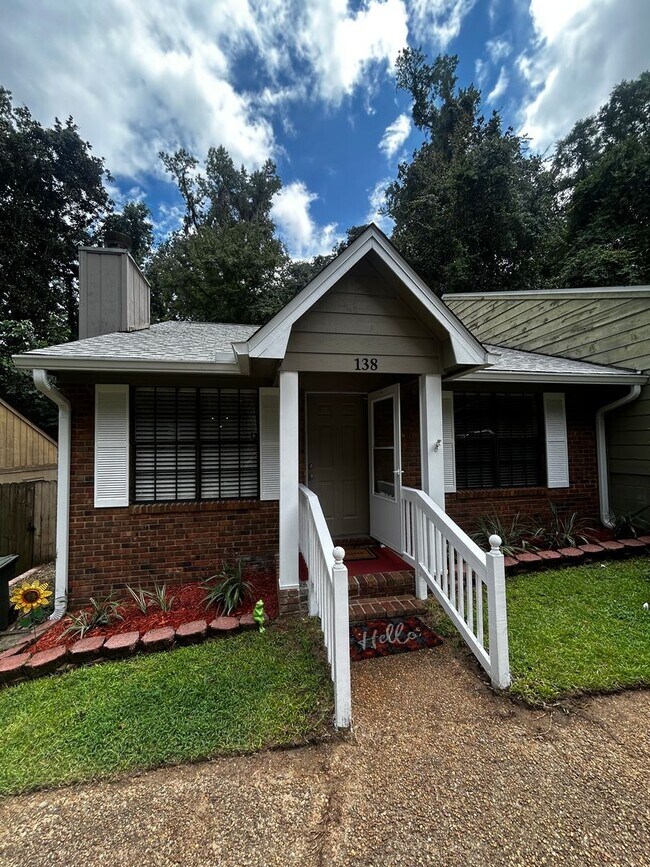Foto del edificio - Gorgeous Freshly Remodeled 2 Bedroom 2 Bat...
