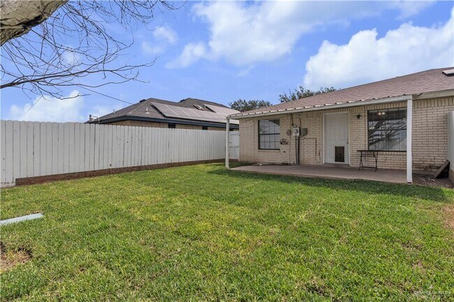 Building Photo - 12 Lake View Dr