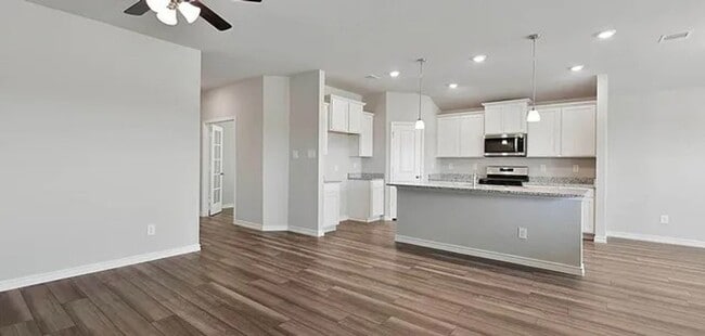 Building Photo - 4 Bedroom, 3 Bath and a Study Bryan in Pla...