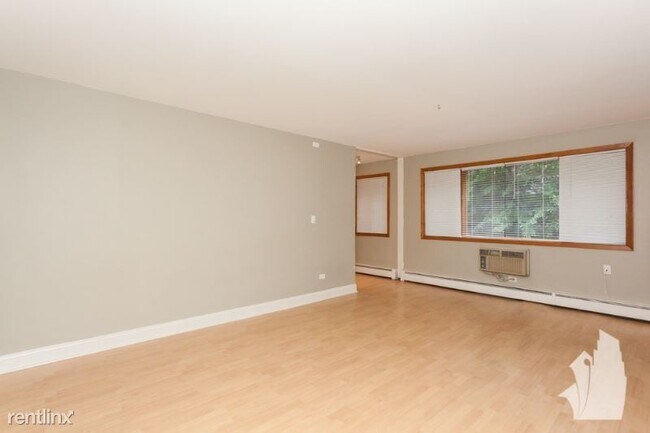 Building Photo - 416 W Barry Ave