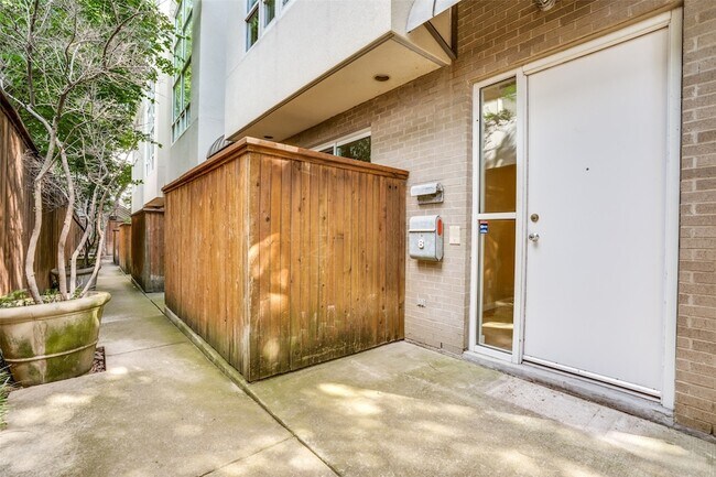 Foto del edificio - 4100 Travis St
