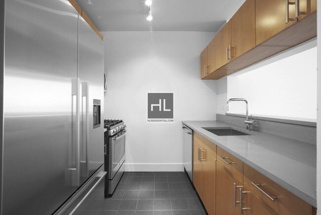 Building Photo - 420 W 42nd St