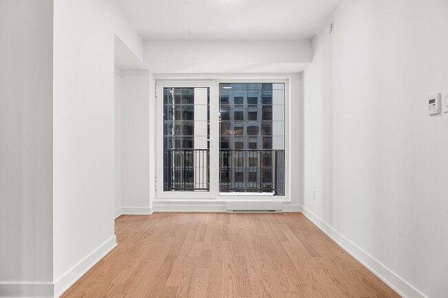 Building Photo - 1518 Rue Sherbrooke O