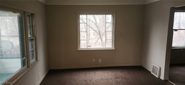 Building Photo - 920 Shehy St