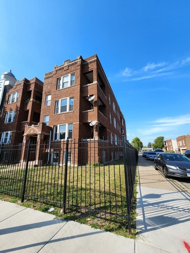 Building Photo - 4200 W 21st Pl