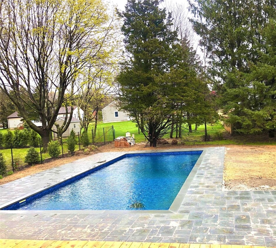Primary Photo - 505 Longview Ln