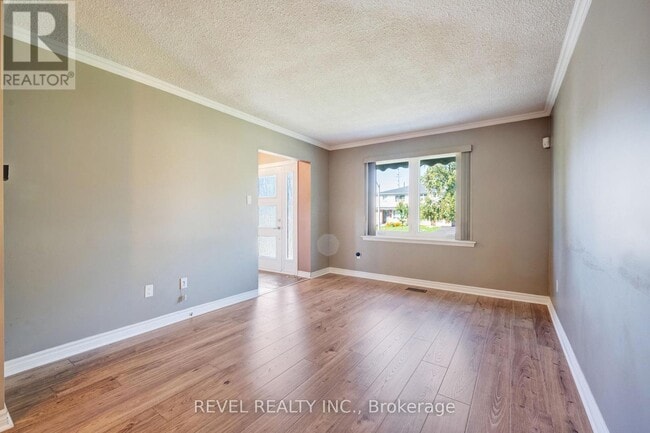 Building Photo - 44 Marblehead Crescent