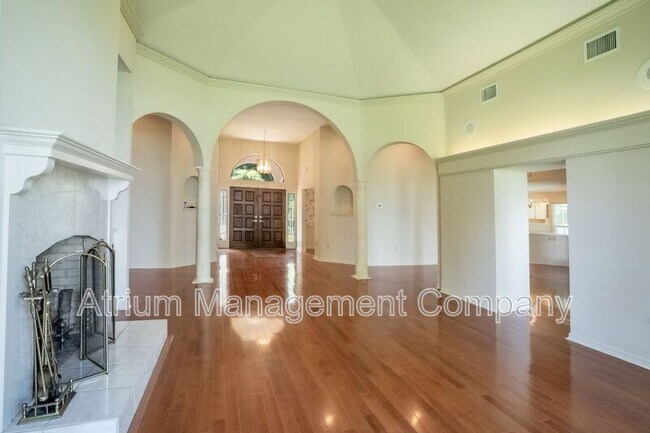 Foto del edificio - 6136 Dora Dr