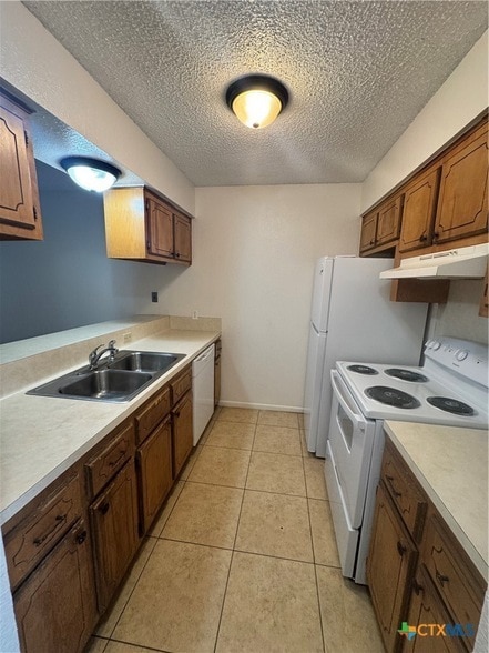 Building Photo - 213 Versailles St