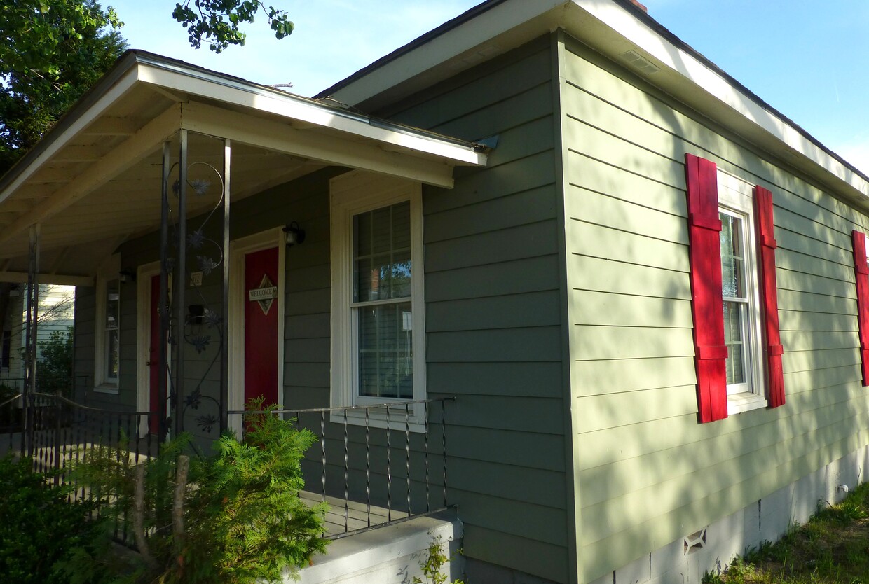 Primary Photo - 102 Anthony St
