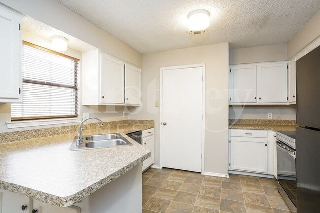 Foto del edificio - 2320 Sundrop Ct