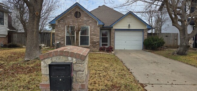 Foto del edificio - 4661 Birchbend Ln