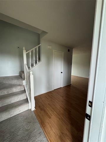 Foto del edificio - 323 Towne House Ln