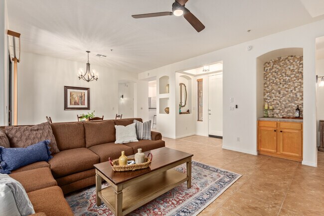 Open concept living - 16600 N Thompson Peak Pky