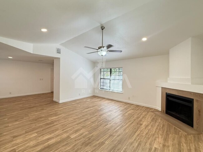Building Photo - 10038 Raven Field Dr